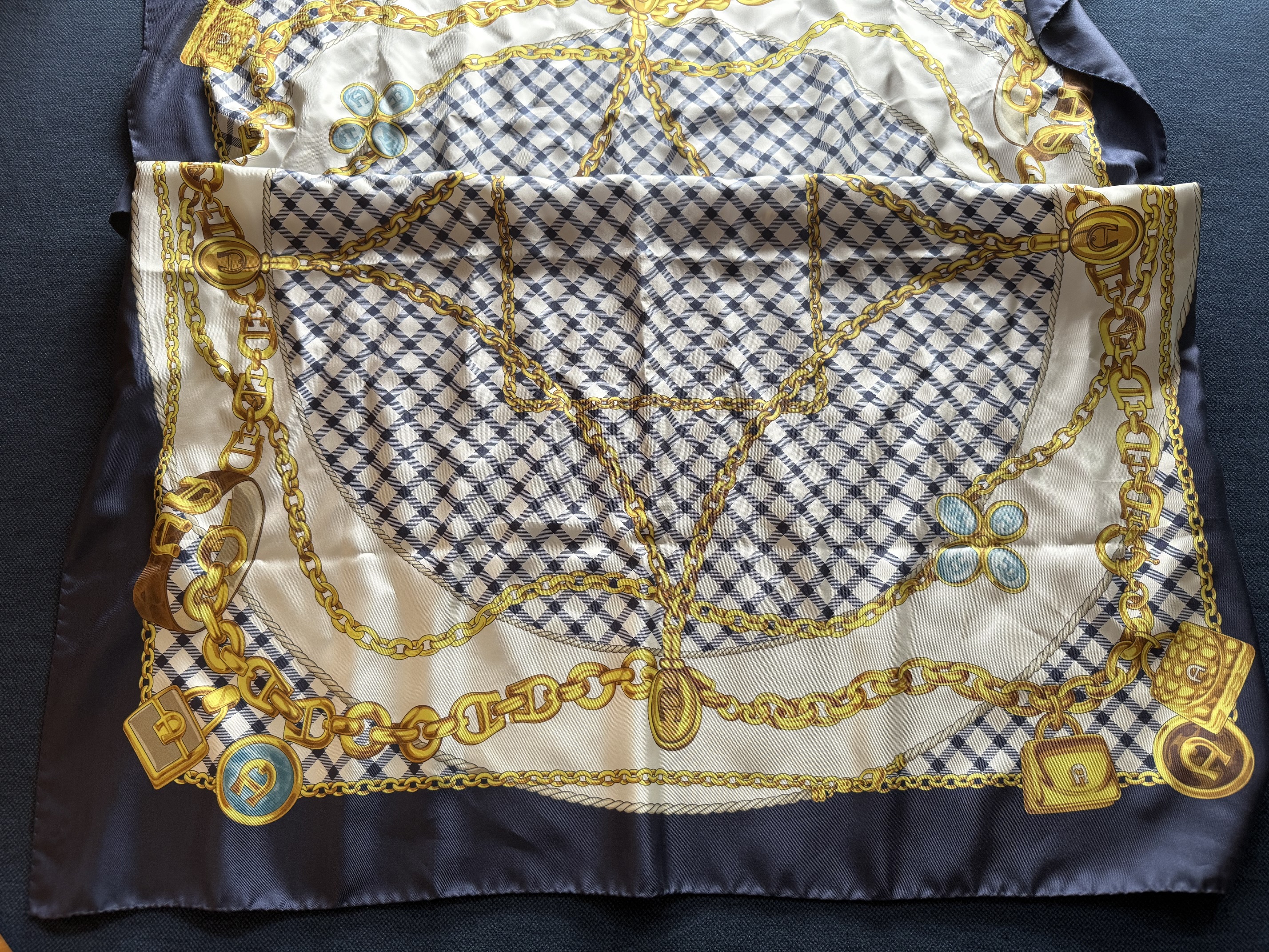 Aigner Tuch